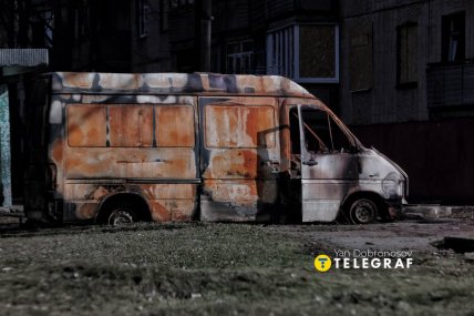 Сгоревшие автомобили на улицах Дружковки