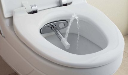 Унітаз з гігієнічним душем