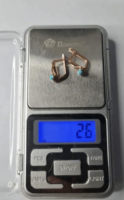 Золотые серьги из СССР с бирюзой продают в Украине