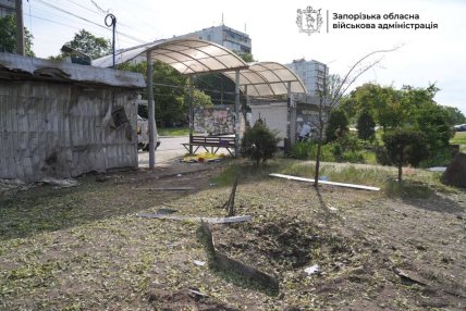 У Запоріжжі шахед влучив у зупинку