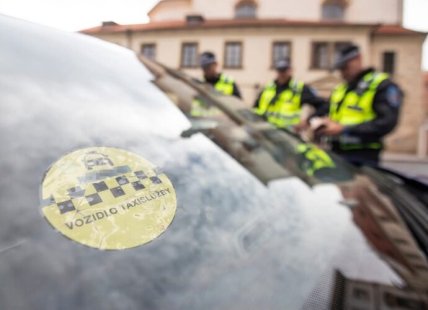 Поліція біля таксі