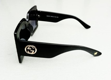 Окуляри з великими логотипами