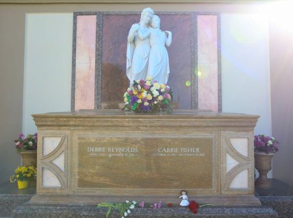 могила керрі фішер пам’ятник Деббі Рейнольдс