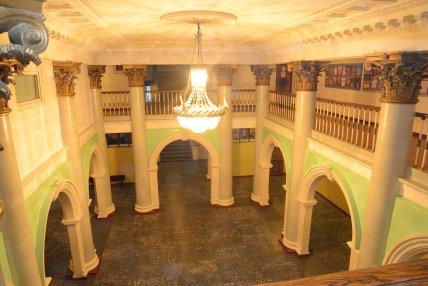 Театр драмы и комедии в Днепре фото