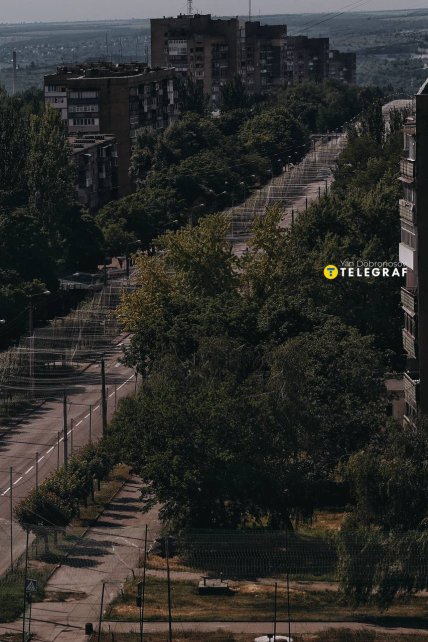 Дорога захищена антидроновою сіткою. Фото Ян Доброносов