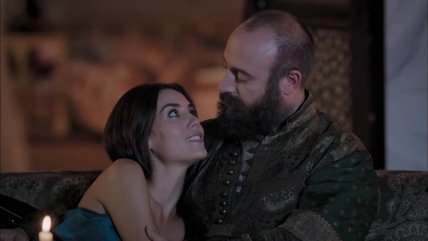 Фирузе и Сулейман в "Великолепном веке" — актеры Джансу Дере и Халит Эргенч