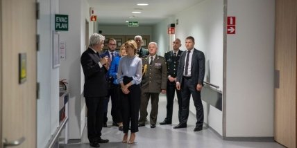 Жена президента Украины приехала с визитом в Брюссель к украинским военным