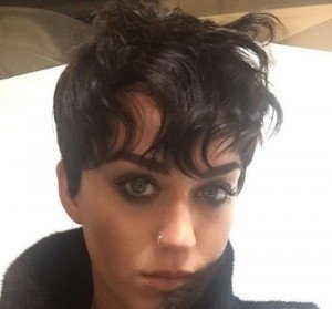 Мать Ким Кардашьян похвалила прическу Кэти Перри