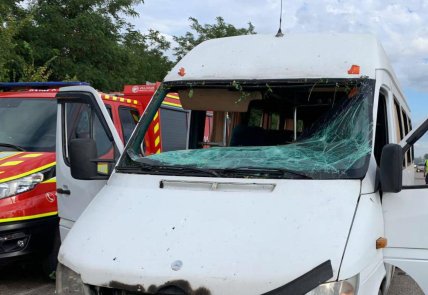 Дрон вдарив по маршрутці на Дніпропетровщині