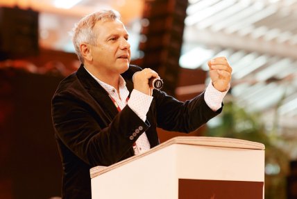 Олег Устенко