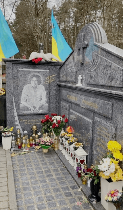 Могила Кузьмы Скрябина фото