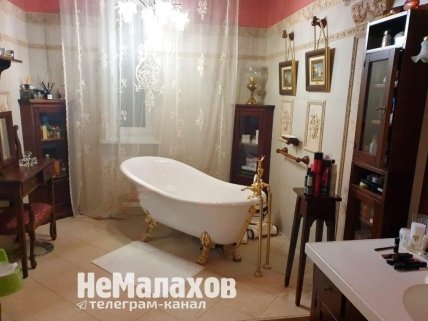 Фото з особняка російського депутата Віталія Латишева