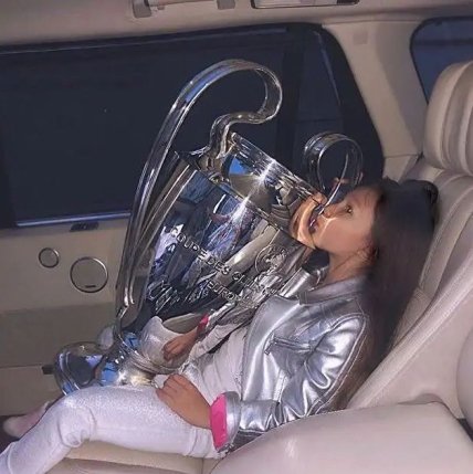 Лиза Чаус с Кубком чемпионов