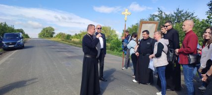 Перед выходом к верующим обратился святой отец