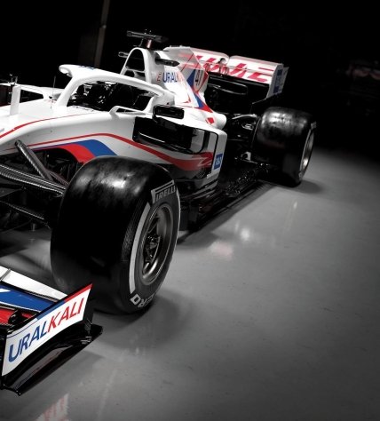 Команда Формулы-1 Хаас показала свои новые цвета