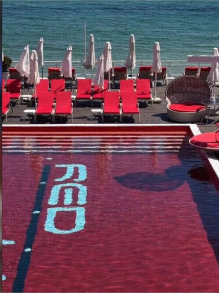 Red Line предлагает стандартную цену за шезлонг