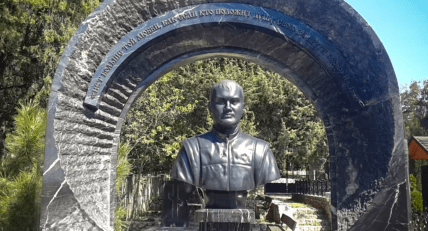 Сын Виктора Януковича могила