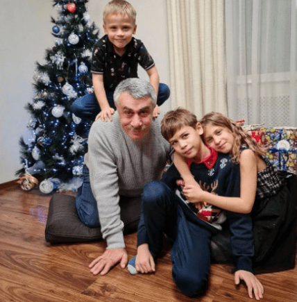 Комаровський з онуками