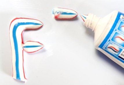 Зубна паста з фтором