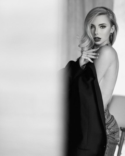 Дарья Савина в соблазнительной фотосессии