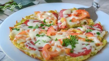 Головне – щедро посипати піцу сиром