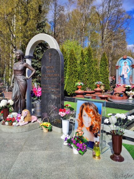 пам’ятник жанні фріске на могилі