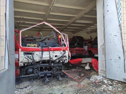 разбитые пожарные автомобили