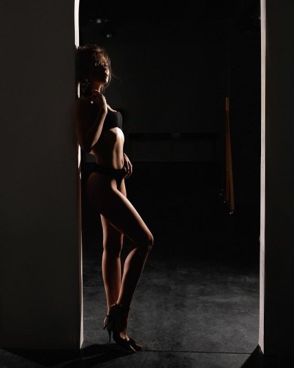 анна кошмал в купальнику