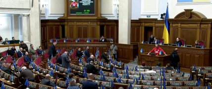 В сети критикуют костюм Лещенко в ВР