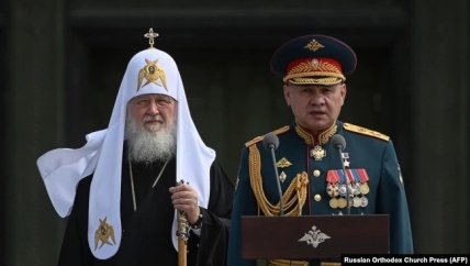 Патриарх Кирилл и министр обороны РФ Шойгу