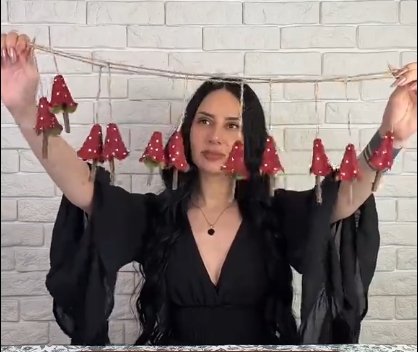 Из картонных лотков выйдет отличная гирлянда