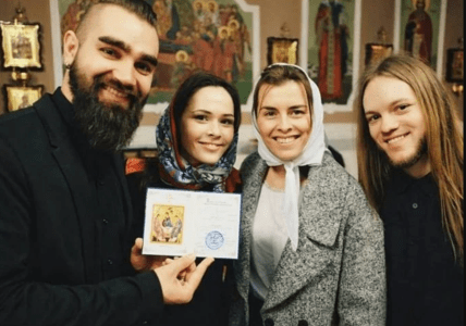 Юлия Санина вместе с мужем и кумой Катериной