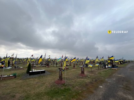 Могили військових на Краснопільському кладовищі