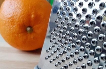 На колючій грані зручно натирати цедру