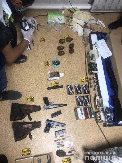 Оружие и гранаты, найденные у сообщника луцкого террориста