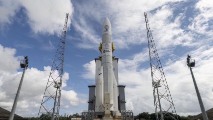 "НЛО" над Украиной оказалось космической ракетой Ariane-6: что о ней известно (фото, видео)