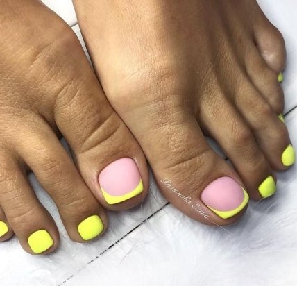 Тренды педикюра 2023 - фото