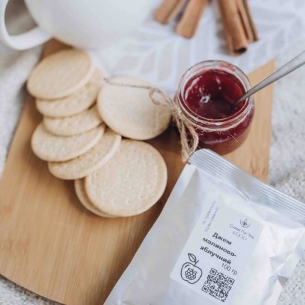 Пакет з джемом, банка з джемом та печиво