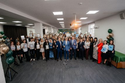 Студентов и работников отметили по случаю Дня рождения Международного университета