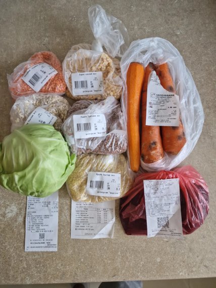 Продукты с ценниками и чеками