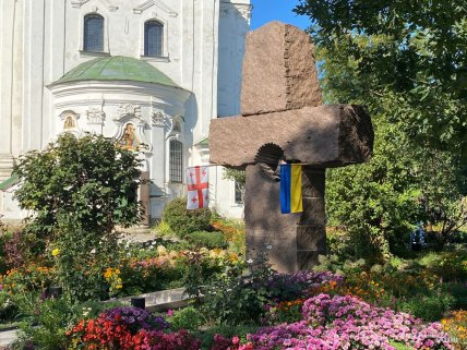 Могила Георгия Гонгадзе в Киеве