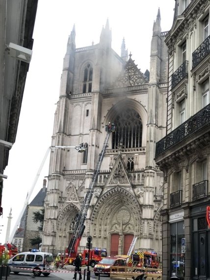 Собор Нанте пожар, Франция