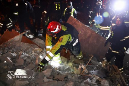 Россияне атаковали ракетой жилые дома в Харькове