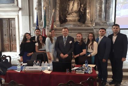 Сергій Ківалов зі студентами Юракадемії на конференції Європейської комісії «За демократію через право» (Венеціанська комісія)