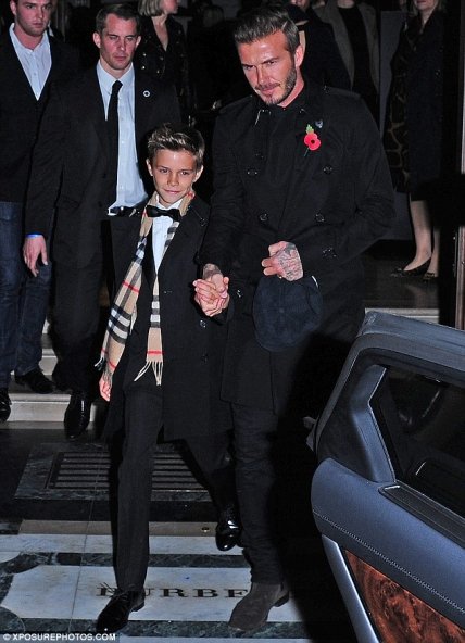 Ромео Бекхэм снялся в рождественской кампании Burberry (ФОТО, видео) - изображение №4