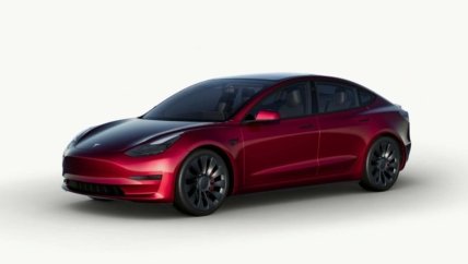 Tesla обклеєна плівкою