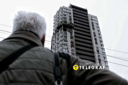В результате атаки в многоэтажке частично разрушены конструкции сразу нескольких квартир