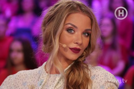 Дівчина Блонда