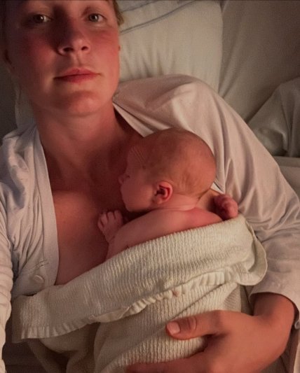 Сара Шестрем с новорожденным сыном