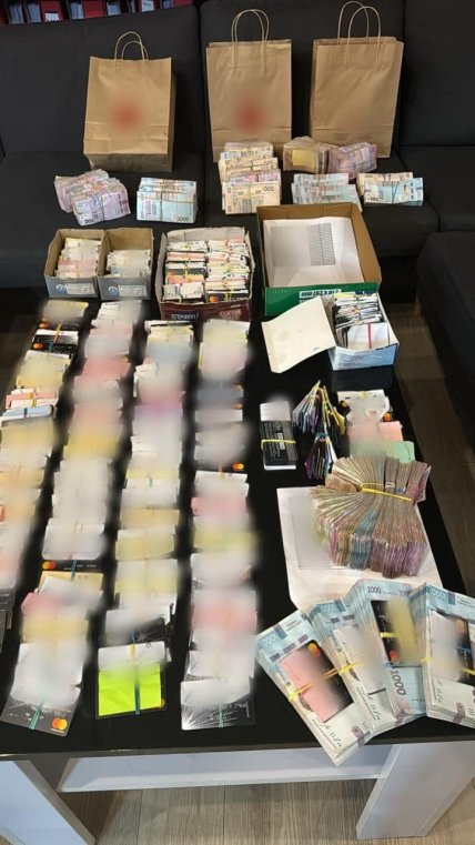 Обшуки з автоматами у власників "Криївки" та "Пʼяної вишні" обурили мережу: у чому їх звинувачують та що знайшли силовики 7 Обшуки з автоматами у власників "Криївки" та "Пʼяної вишні" обурили мережу: у чому їх звинувачують та що знайшли силовики ФОТО